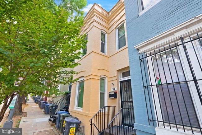 Building Photo - 764 Harvard St NW Rental