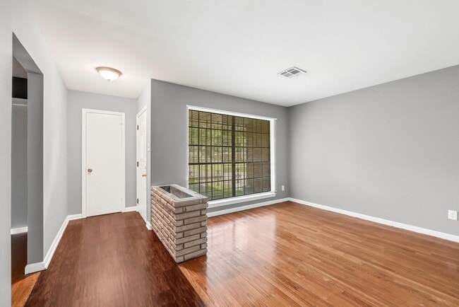 Photo - 8710 Bertwood St