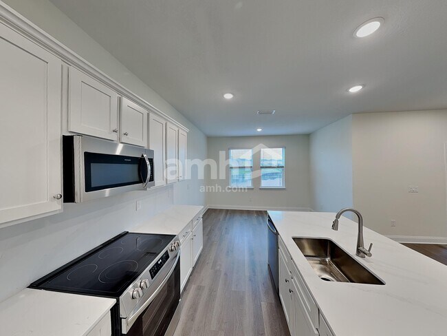 Photo - 5709 Oesterle Rd