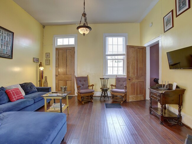 Photo - 617 Lyons St