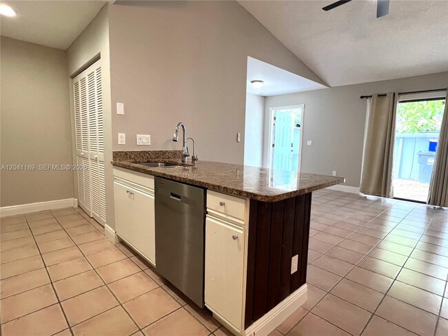Photo - 1077 Goldenrod Rd