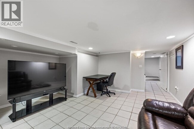 Photo - 1640 HALL LOWER