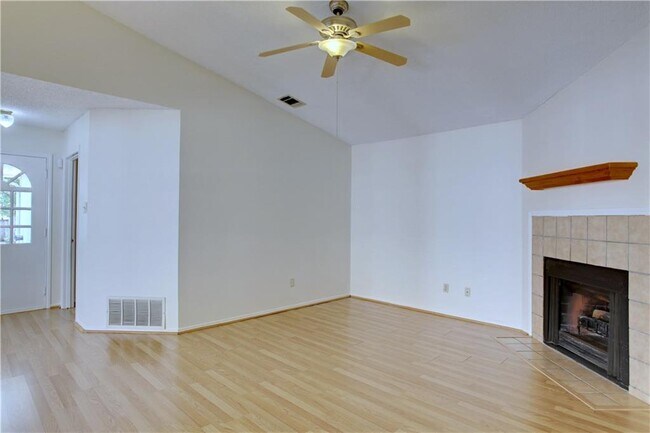 Photo - 5910 Jacob Glen