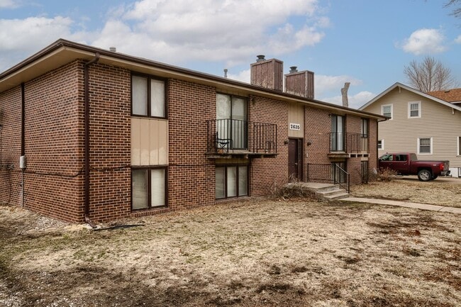 Building Photo - 2635 N 42nd St Unit 3
