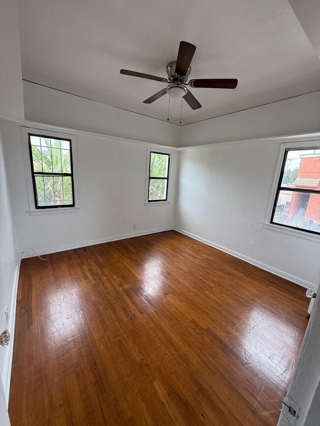 Building Photo - 5942 Willoughby Ave Unit 5 Rental