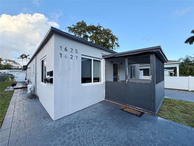 Photo - 1625 Dewey St Unit 3