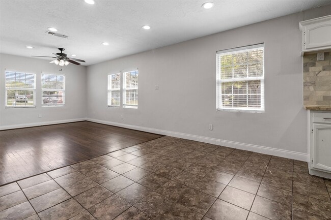 Photo - 714 Ogilvie St