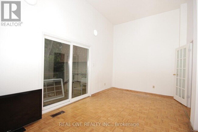 Photo - 122 Beverly Glen Blvd