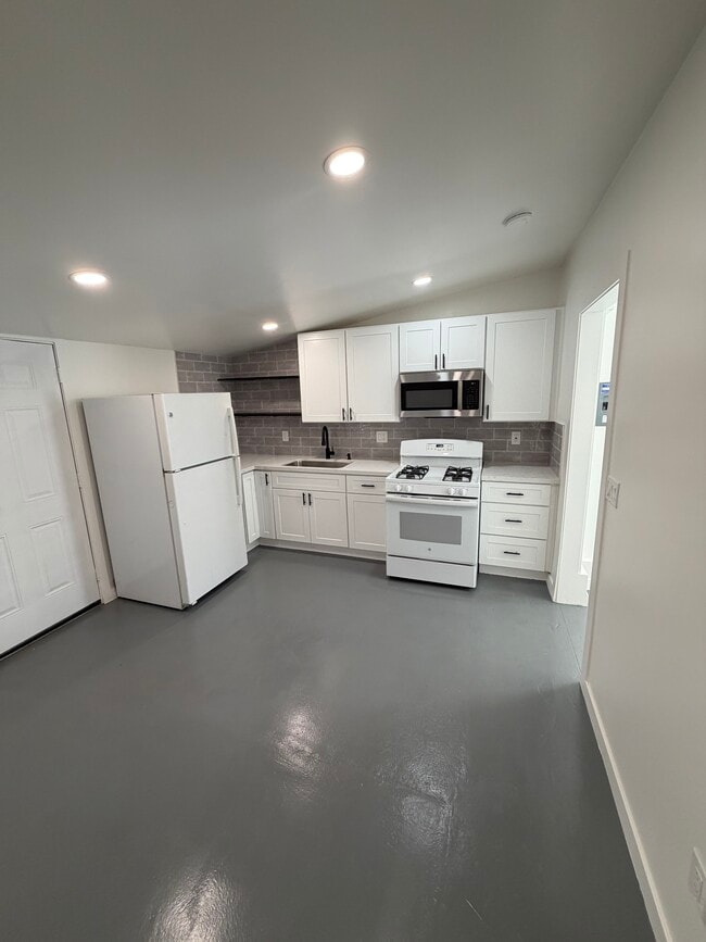 Photo - 8119 McNulty Ave