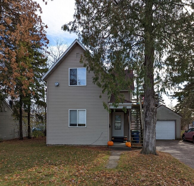 Building Photo - 119 Adrian St Unit 119