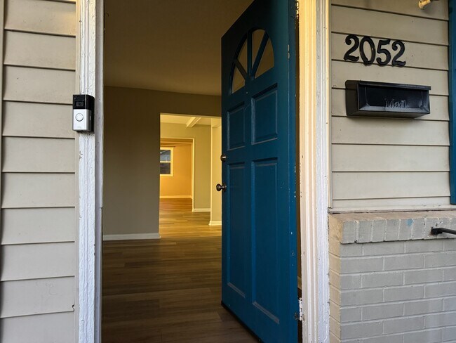 Photo - 2052 E 42nd St