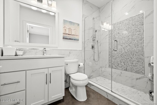 Photo - 1381 E Putnam Ave