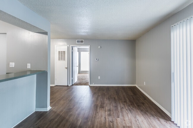 1 BR, 1 BA - 750SF