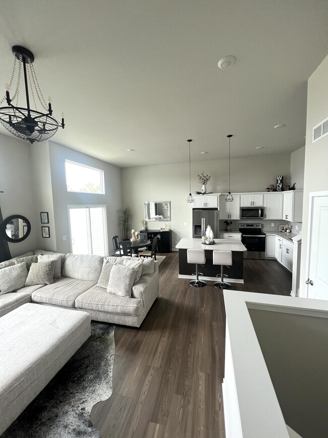 Photo - 949 NE Traverse Dr