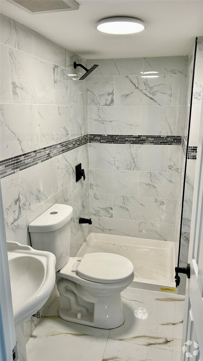 Building Photo - 119-28 194th St Rental