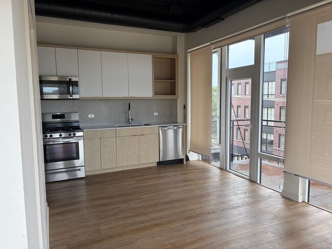 Photo - 2725 N Thatcher Ave Unit 408