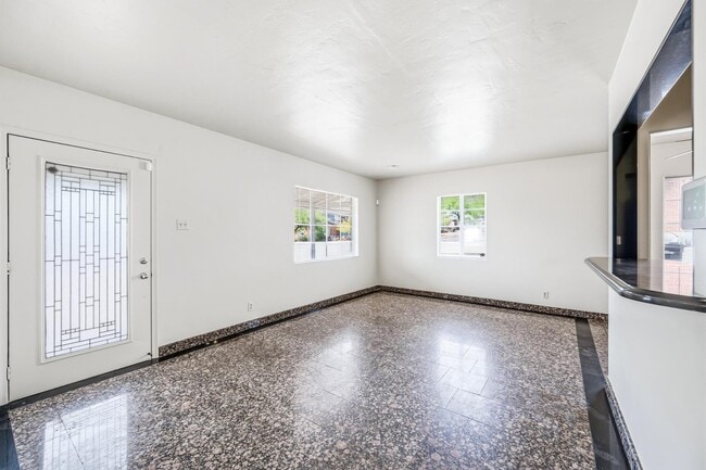 Photo - 9427 N 1st Ave