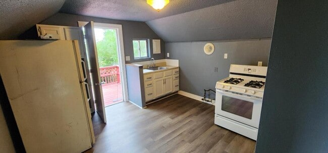 Photo - 70 E Rockwood Ave