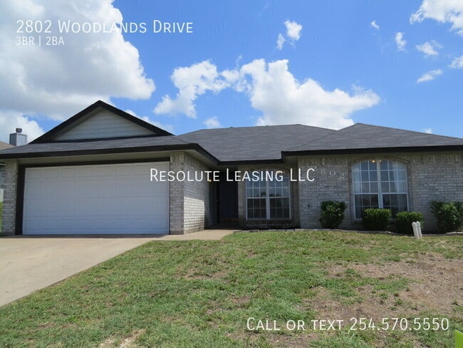 Building Photo - 2802 Woodlands Dr