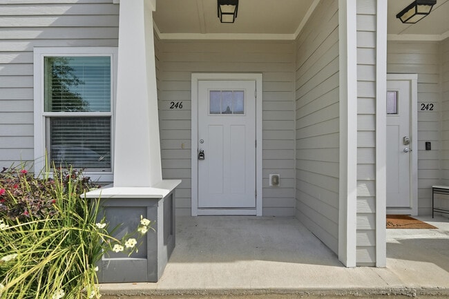 Building Photo - 246 N Sand Palm Rd