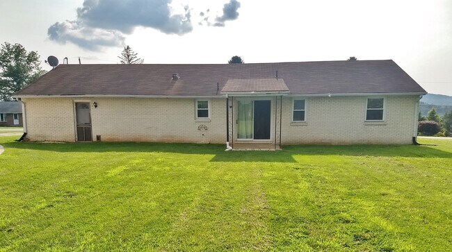 Photo - 2 Bed / 1-1/2 Bath Single Family Home