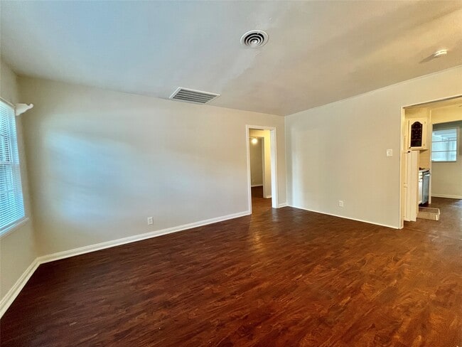 Photo - 1112 Southampton Dr
