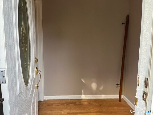 Photo - 195 Valley St