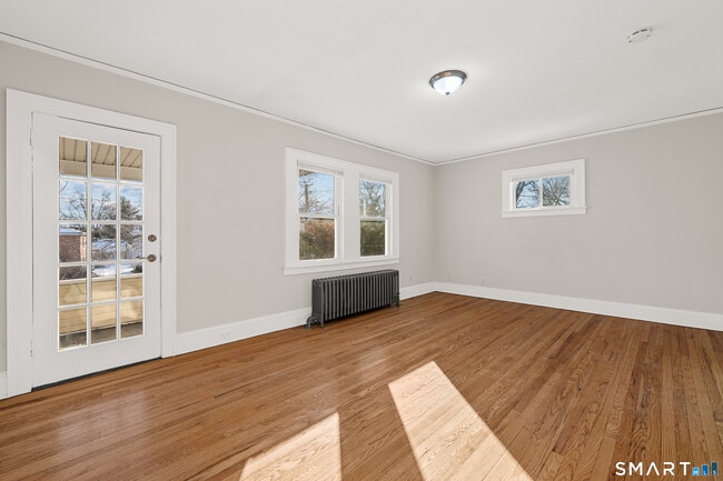 Photo - 1172 New Britain Ave