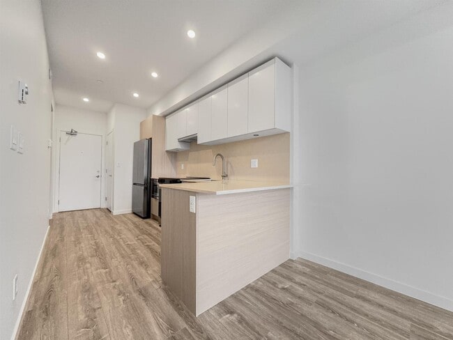 Photo - 10828-1139A 139a St Unit 4xx