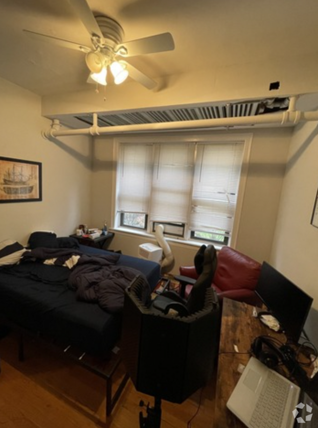 Building Photo - 2 bedroom in Chicago IL 60657 Unit OG Rental