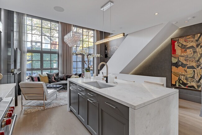 Photo - 109 Hazelton Ave