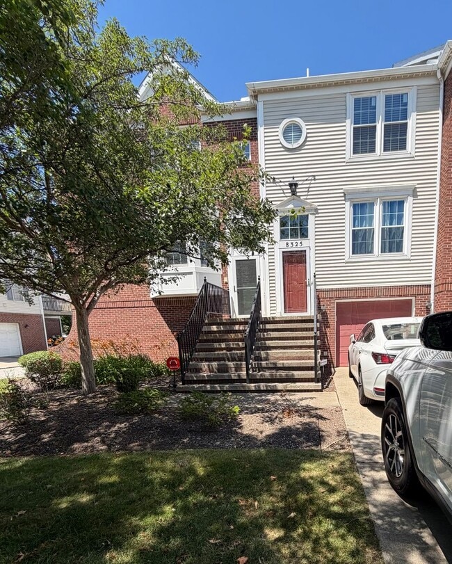 Building Photo - Location, Convenience & Comfort – Steps from Cleveland Clinic!