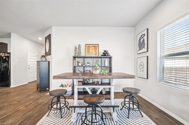 Photo - 5525 Sacra Cv