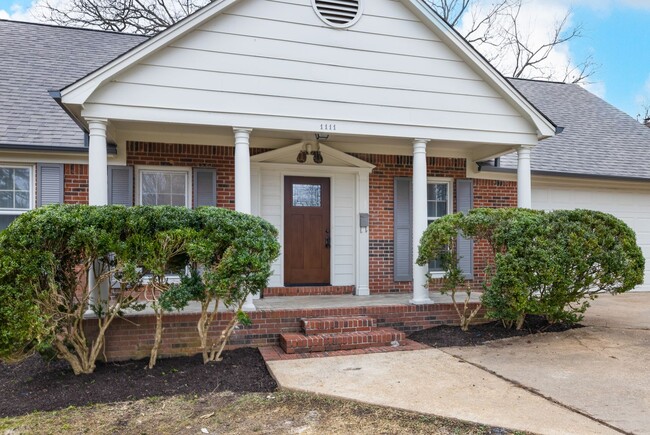 Photo - 5 bedroom 3 bath in Covington recently renovated just off the town square
