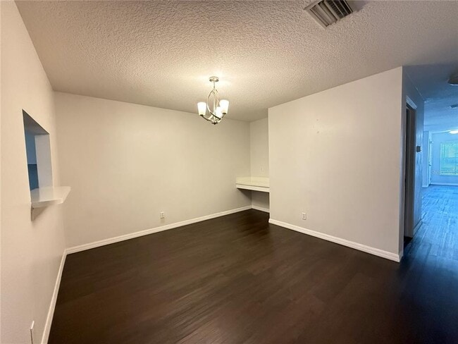 Photo - 254 Castlekeeper Pl