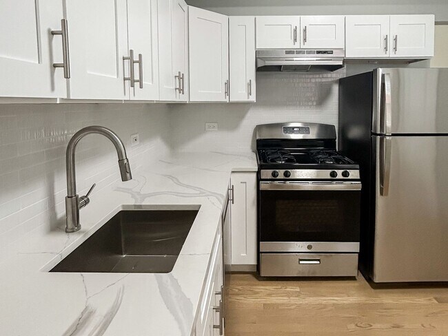 Photo - 1940 W Winona St Unit 1