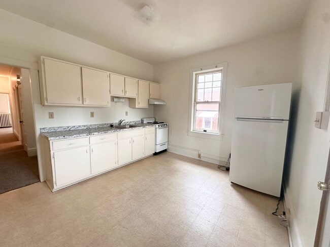 Building Photo - 28-30 E College Ave Unit 30- Apt 201