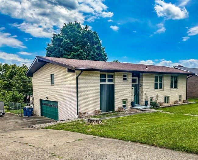 Photo - 713 Tenikat St