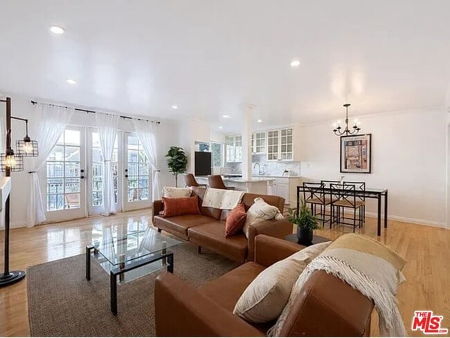 Building Photo - 1033 20th St Unit N