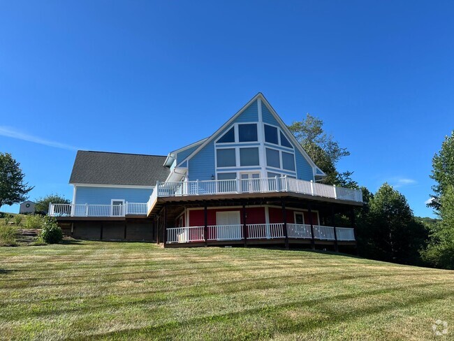 Building Photo - Spacious Home in Hendersonville, NC