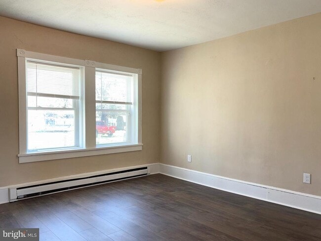 Photo - 26 Orchard St W