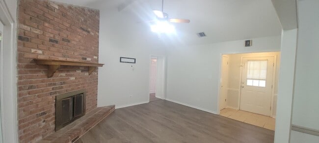 Photo - Beautiful 3 bedroom/2 bath with fireplace ...