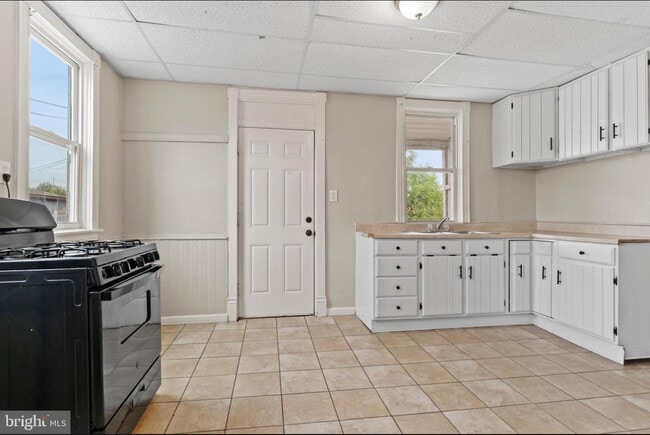 Photo - 207 N Queen St