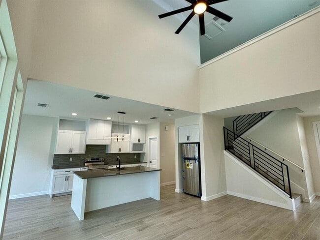 Photo - 7511 Cresta Bella St