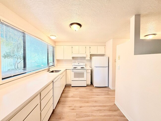 Building Photo - 6951-6957 Montauk Circle Unit 6951