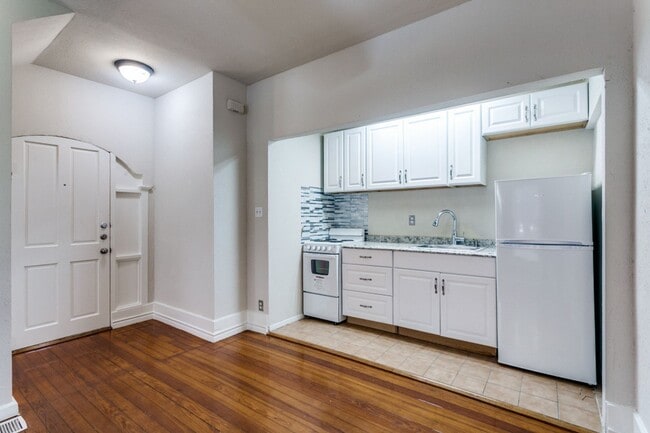 Building Photo - 130 E Craig Pl Unit 3