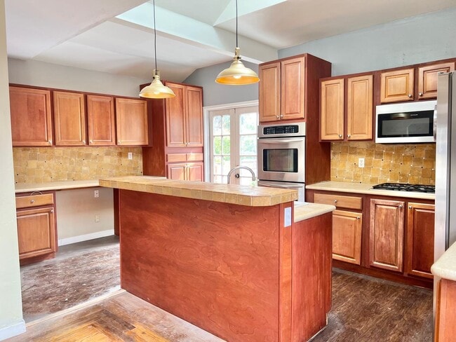 Building Photo - 1390 Dwight Way Rental