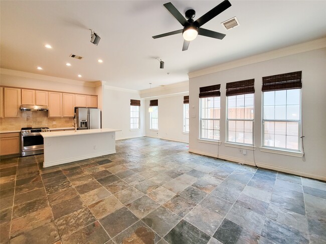 Photo - 2911 Clinton Dr