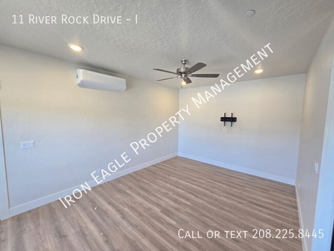 Photo - 11 River Rock Dr