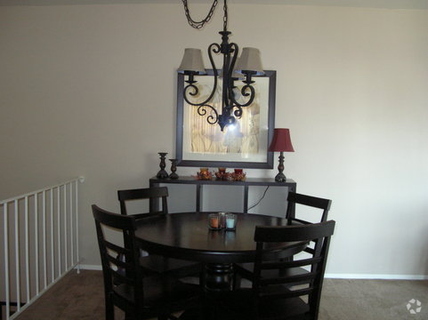 Building Photo - 2680 Roundtree Dr Rental